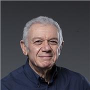 Sono fotografo professionista da 40 anni e da 38 insegno fotografia allo IED di Roma. Disponibile online e a spostarmi.